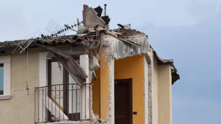 Japan Earthquake: जापान में 7.5 तीव्रता का शक्तिशाली भूकंप, 'मेगाक्वेक' की आशंका बढ़ी, 33 लोग घायल