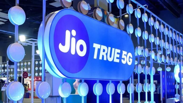 Jio annual plan: Jio के 2 एनुअल प्लान 2026 तक, सिर्फ एक बार रिचार्ज करें और पूरे साल फ्री में डेटा, OTT और 5G का आनंद लें