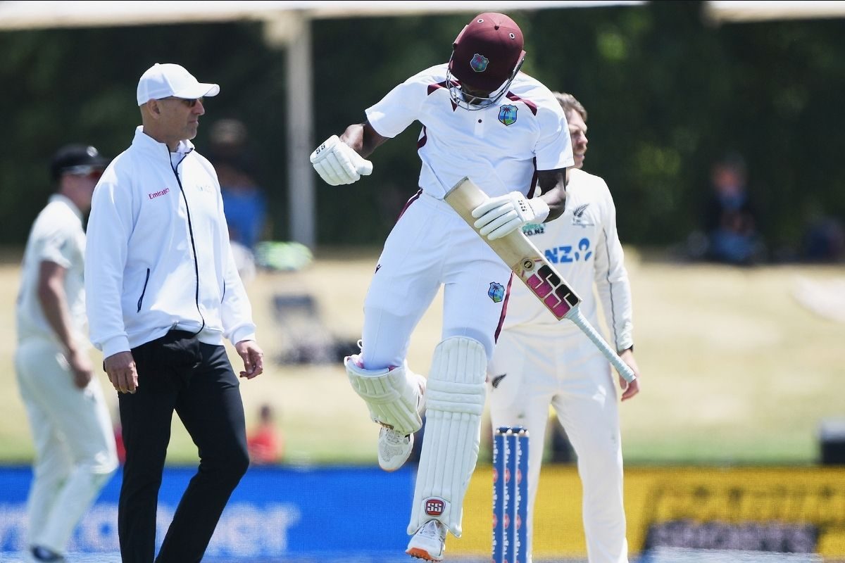 रोमांचक हुआ मैच,  जस्टिन ग्रीव्स ने अकेले न्यूजीलैंड के खिलाफ पलटा पासा
