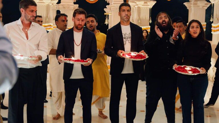 Messi in Vantara: 'वनतारा' में मेसी महाआरती में हुए शामिल, बब्बर शेर संग खिंचाई फोटो...खास रहा ये दौरा