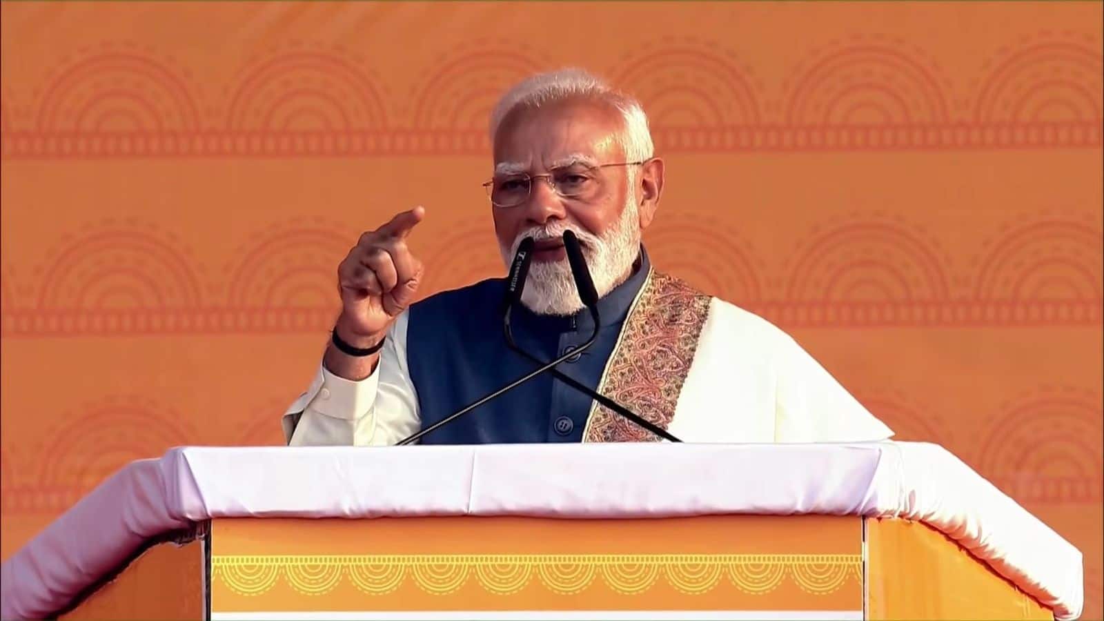 PM Modi Visit Lucknow: 'हमारी सरकार को आर्टिकल 370 की दीवार गिराने का अवसर मिला'; पीएम मोदी ने परिवारवाद पर कांग्रेस-सपा को घेरा