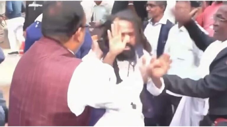 'एक लाख मतुआ वोट न दें तो भी चलेगा', शांतनु ठाकुर के इस बयान पर मचा बवाल, TMC और BJP समर्थकों के बीच हुई भिड़ंत