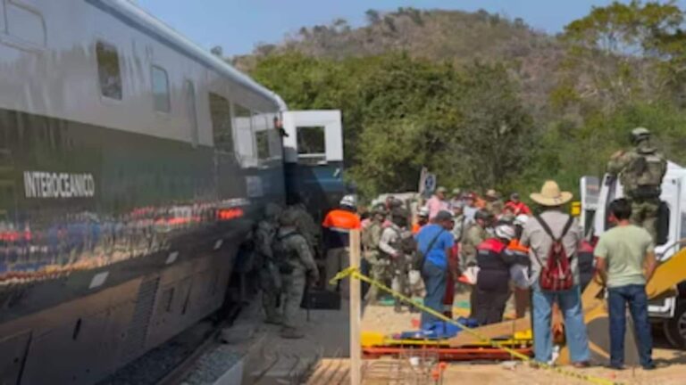 Mexico Train Accident: मैक्सिको में भीषण ट्रेन हादसा, पटरी से उतरी इंटरओशनिक ट्रेन; 13 यात्रियों की मौत, 98 घायल