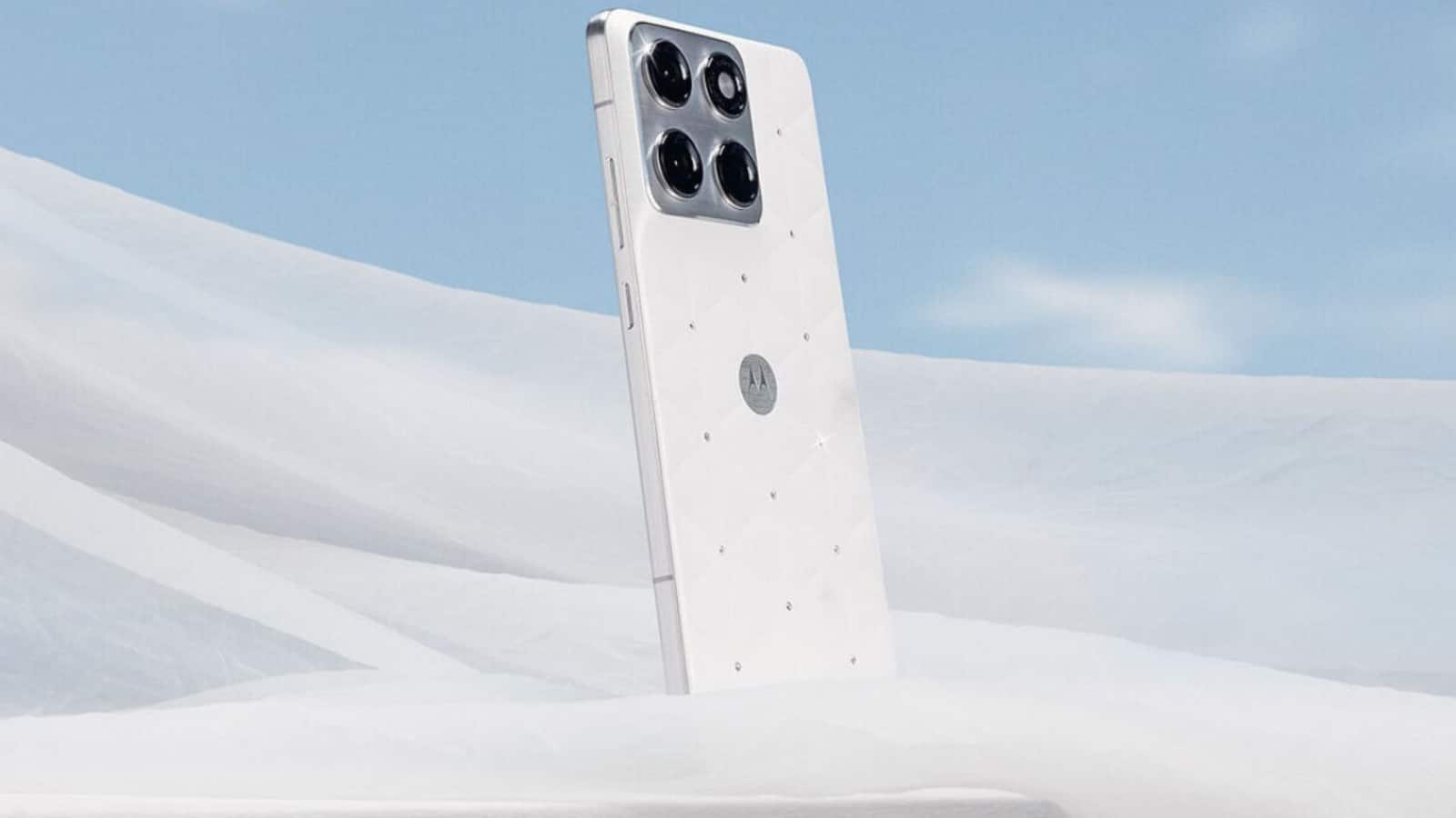 Motorola Edge 70 का स्पेशल एडिशन लॉन्च, बैक पैनल पर जड़े हैं हीरें, जानें कितनी है कीमत?