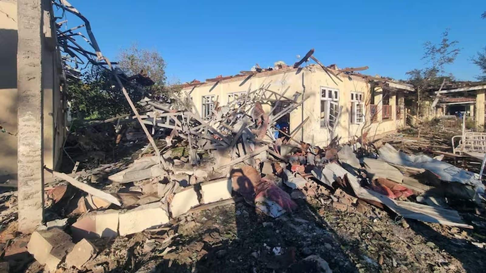Myanmar Army Airstrike: म्यांमार की सेना ने अपने ही लोगों पर बरसाए बम! हवाई हमले में अस्पताल तबाह, 34 की मौत, 80 घायल