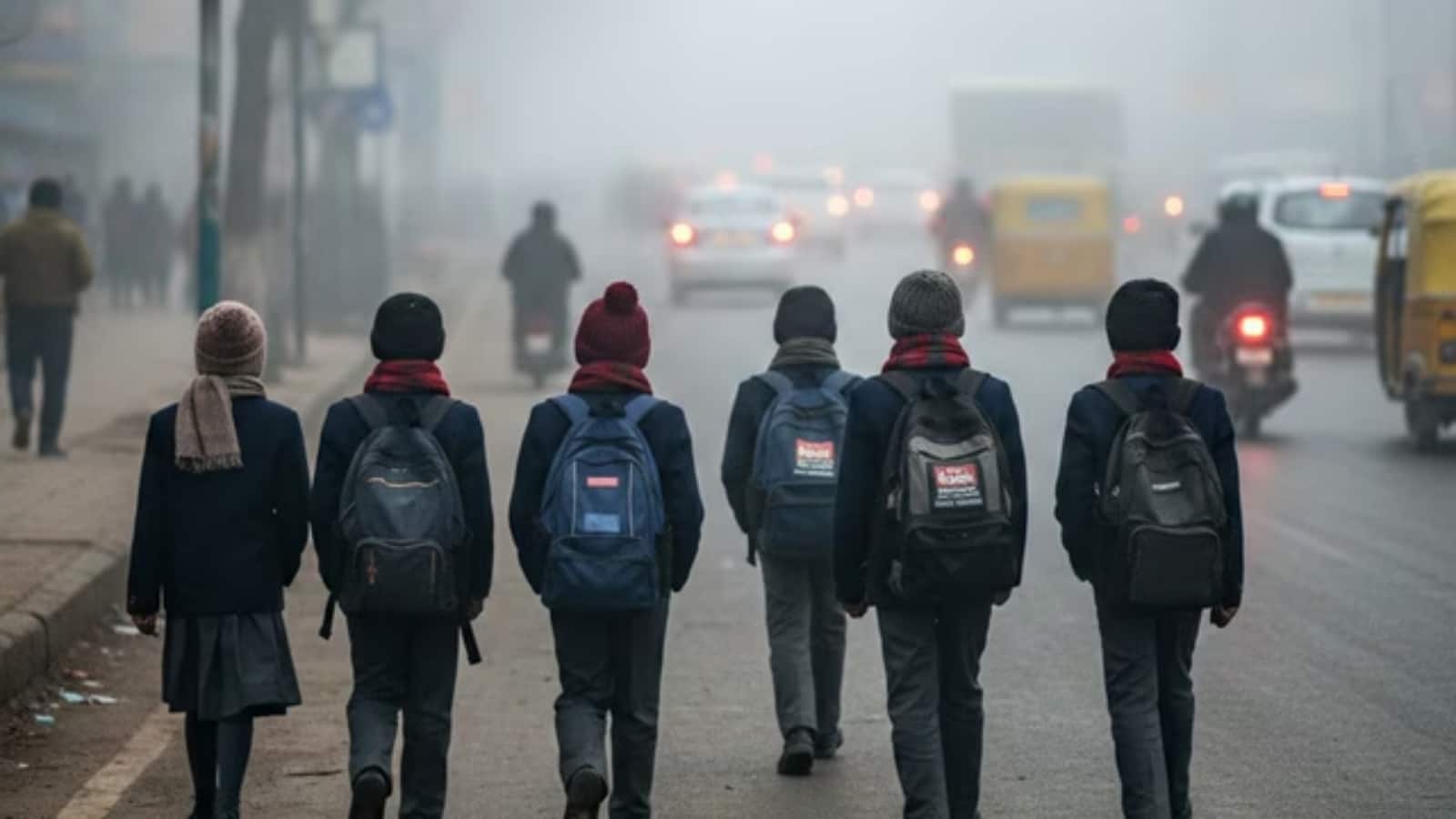 नोएडा, गाजियाबाद में ठंड के चलते स्कूल 1 जनवरी तक रहेंगे बंद, जिला प्रशासन ने जारी किया आदेश