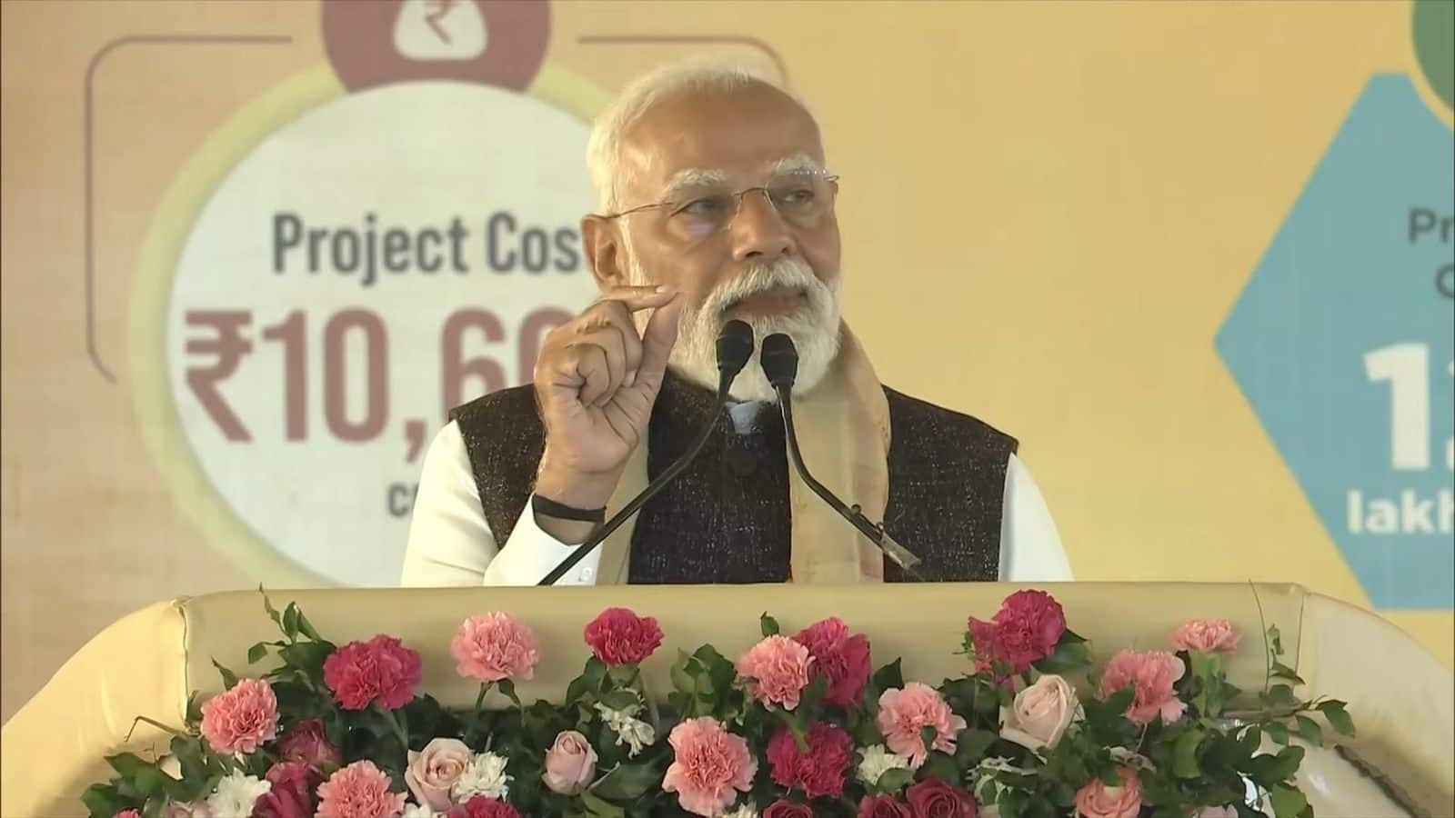 PM Modi Visit Assam: 'राष्ट्रविरोधी गतिविधियों में लिप्त है कांग्रेस'; पीएम मोदी ने विपक्ष पर लगाया अवैध बांग्लादेशियों को बचाने का आरोप