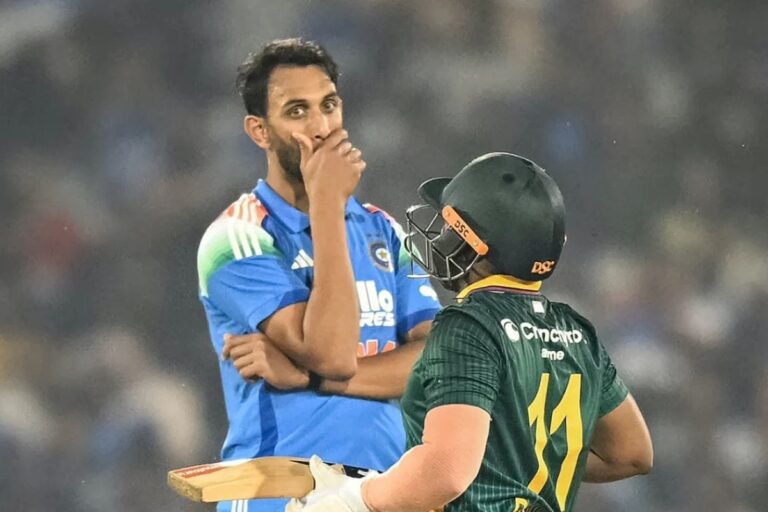 टीम के लिए बोझ बने प्रसिद्ध कृष्णा, घटिया बॉलिंग की वजह से गंभीर हुए शर्मसार