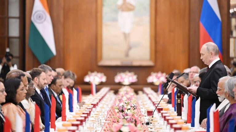 झोल मोमो से लेकर तंदूरी भरवां आलू तक: पुतिन के लिए राष्ट्रपति की डिनर पार्टी में क्या-क्या परोसा गया?