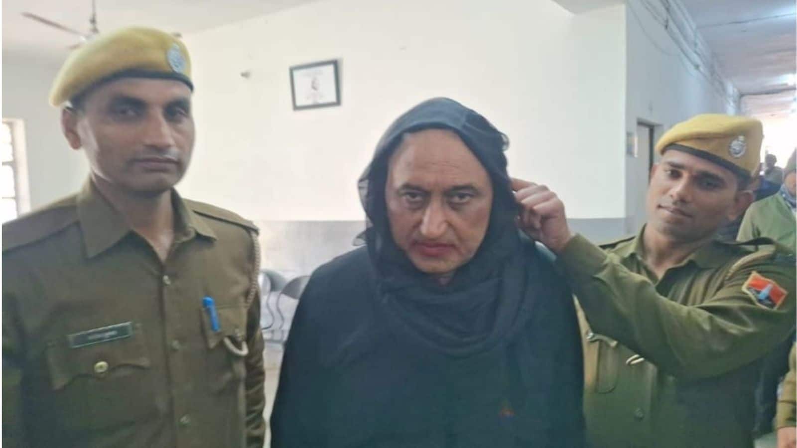 बुर्का पहना, लिपस्टिक लगाई! रेप का आरोपी सस्पेंड कांस्टेबल पुलिस से बचने के लिए बना औरत