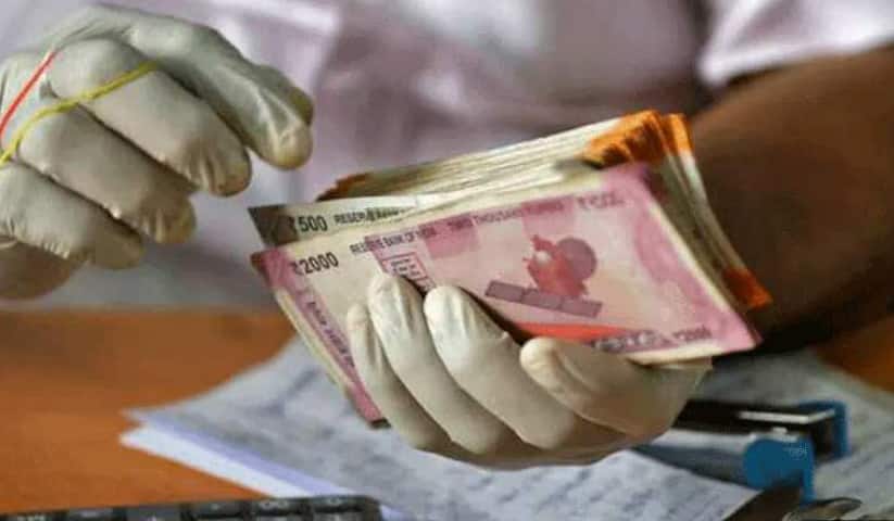 इन 8 तरह के बैंक ट्रांजैक्शन से तुरंत आ सकते हैं इनकम टैक्स के सवाल, समझें कहां रखना है एक्स्ट्रा सावधानी