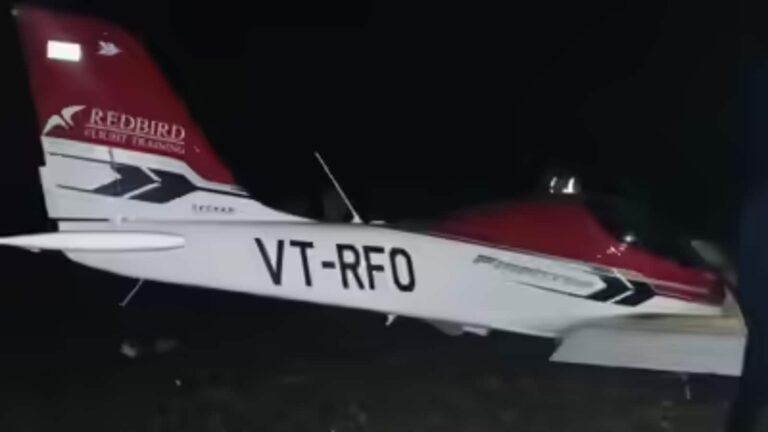 Seoni plane accident: सिवनी जिले में हाई-टेंशन लाइन से टकराकर ट्रेनिंग विमान हुआ दुर्घटनाग्रस्त, दो पायलट घायल, 90 गांवों की बिजली हुई गुल
