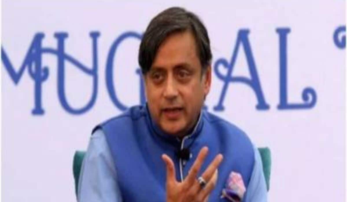 'महात्मा की विरासत का अपमान न करें...', जानें मनरेगा का नाम बदलने पर क्या बोले शशि थरूर?