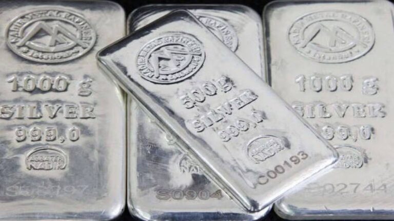Commodity call : ट्रेडिंग में रुकावट और सप्लाई में कमी के चलते चांदी ने बनाया नया रिकॉर्ड हाई, जानिए कमोडिटी में कहा होगी कमाई