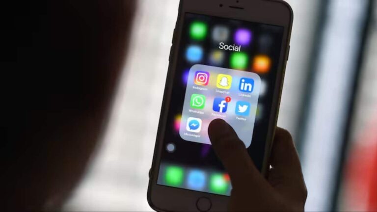 Social Media Rules: 'कार्रवाई करें, नहीं तो...'; अब अश्लील कंटेंट पोस्ट करने वालों की खैर नहीं, केंद्र ने सोशल मीडिया कंपनियों को दी चेतावनी