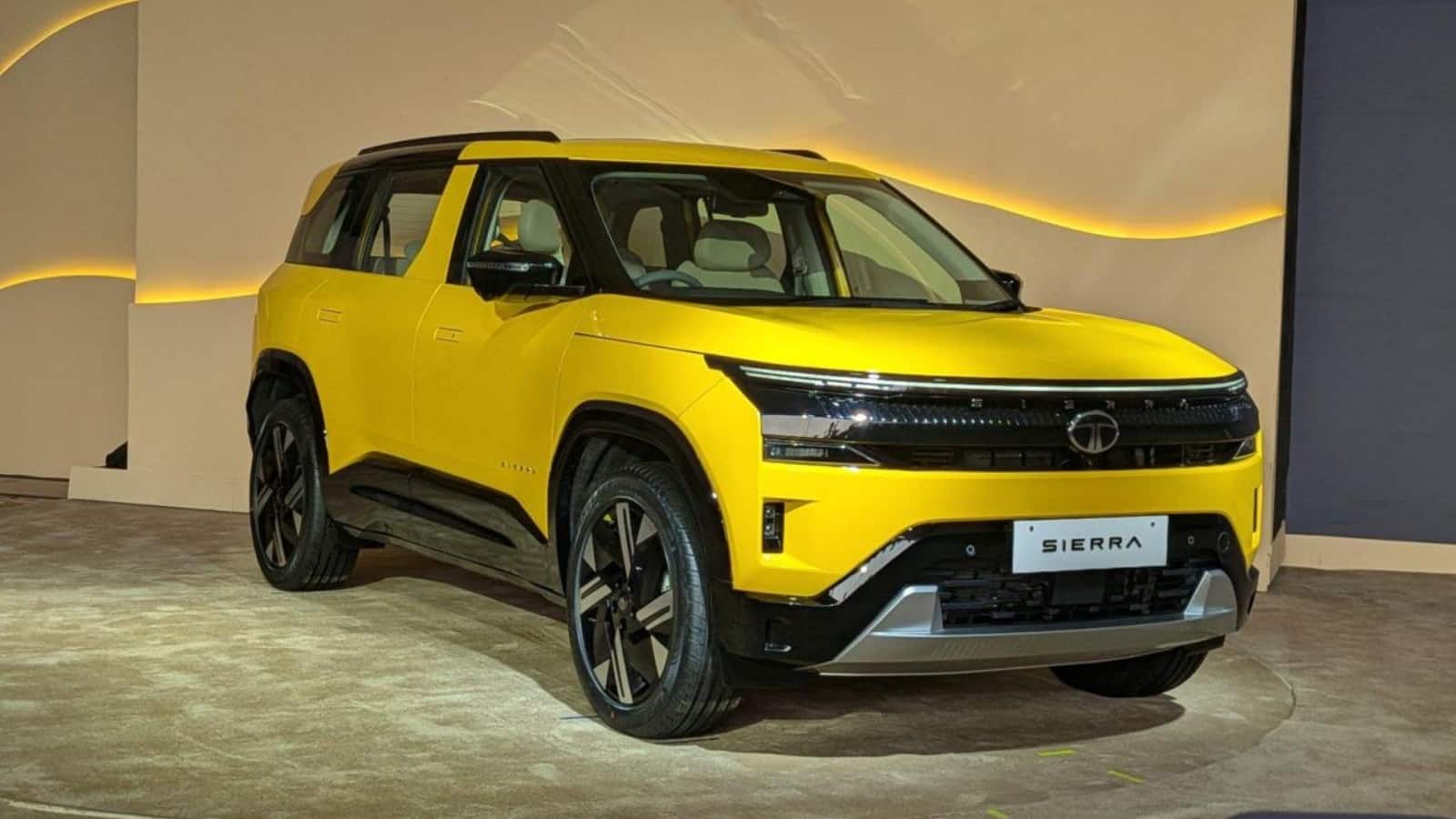 पहले दिन ही छा गई Tata Sierra, 70,000 से ज्यादा बुकिंग दर्ज कर मचाया तहलका