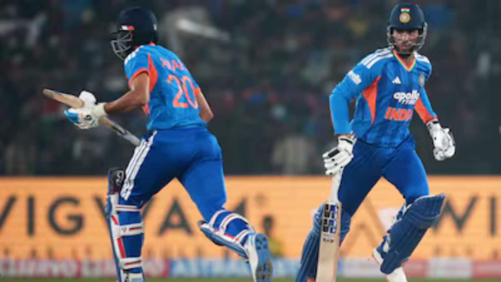 अक्षर पटेल को नंबर 3 पर क्यों भेजा गया? तिलक वर्मा ने किया खुलासा, बोले-'ओपनर्स को छोड़कर हर कोई...',