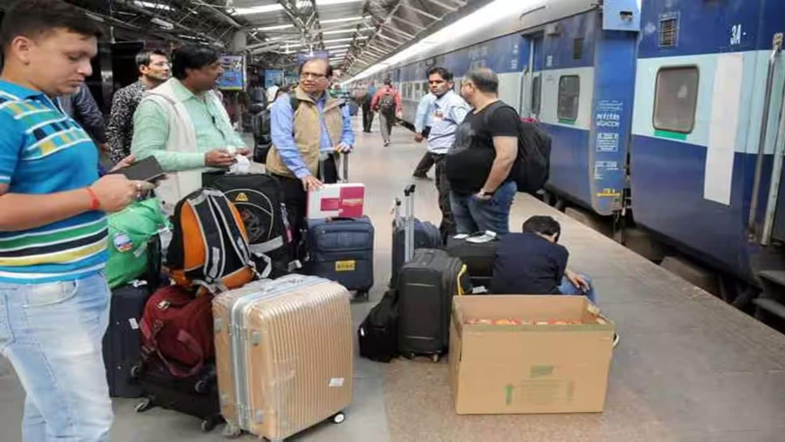 Indian Railways luggage rules: ट्रेन में सामान की नई सीमा तय, अधिक वजन पर लगेगा जुर्माना, जानिए क्या है पूरा नियम