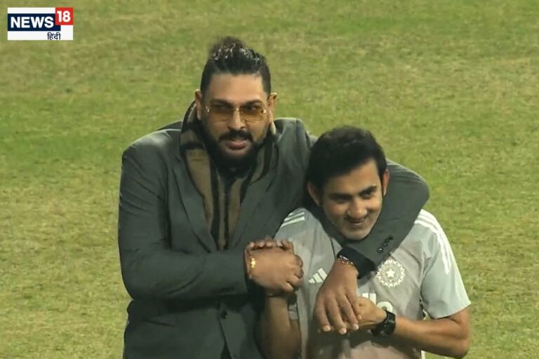 युवी ने पीछे से गंभीर को दबोचा, दूसरे टी-20 के दौरान मस्ती के मूड में हेड कोच