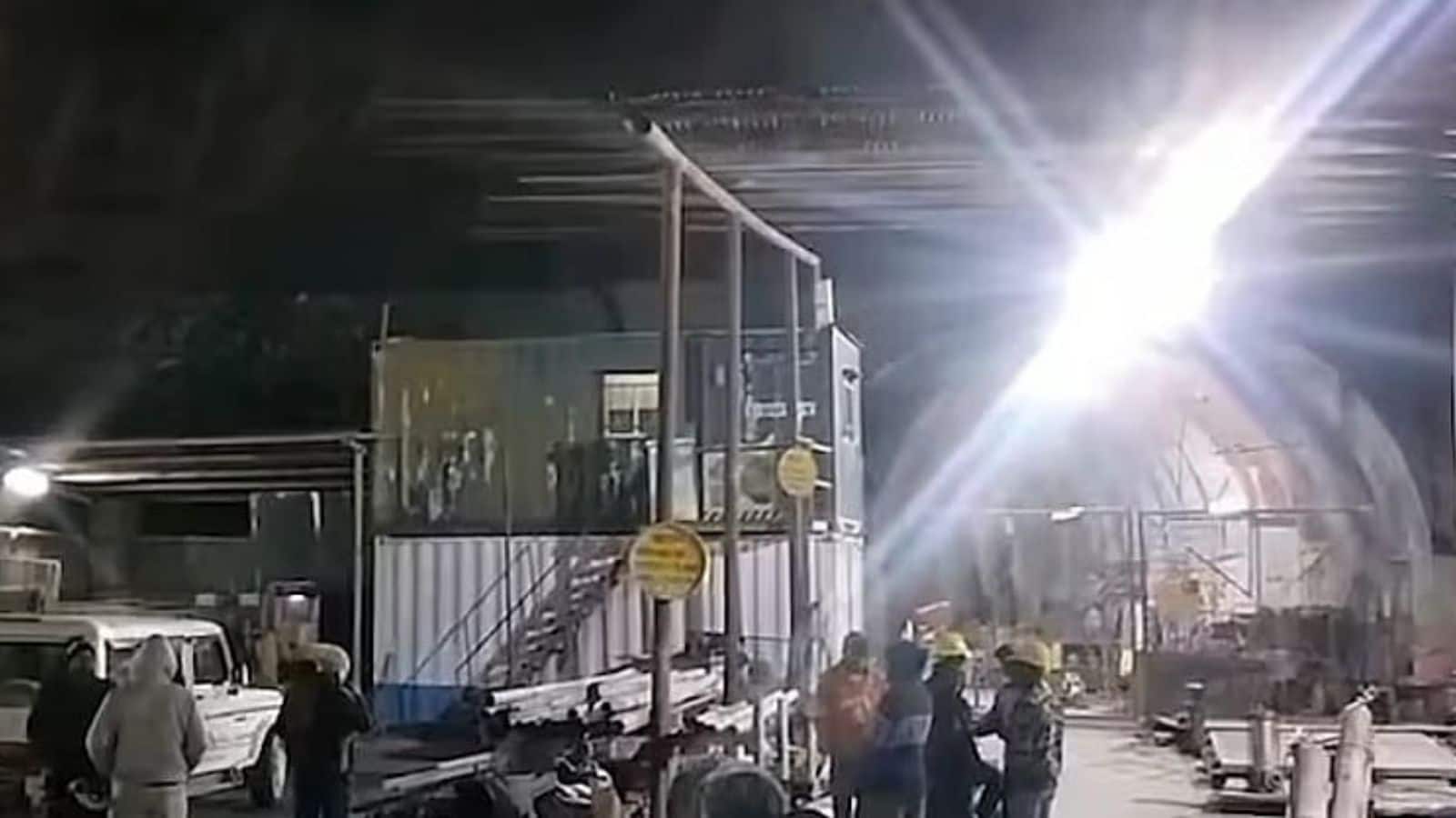 Uttarakhand Tunnel Accident: विष्णुगढ़-पिपलकोटी जलविद्युत परियोजना में दो लोको ट्रेन आपस में टकराईं, 60 लोग घायल