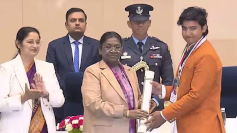 Vaibhav Sooryavanshi: वैभव सूर्यवंशी को मिला सबसे बड़ा सम्मान,  राष्ट्रीय बाल पुरस्कार से हुए सम्मानित