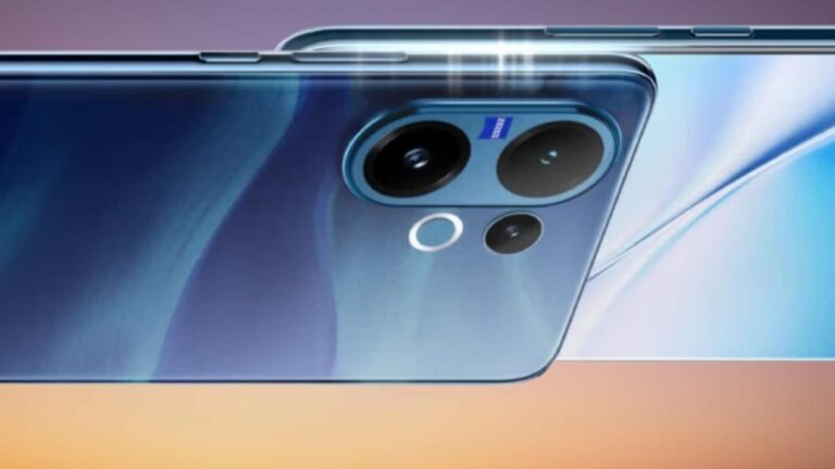 FCC डेटाबेस पर दिखाई दिया Vivo V70, लिस्टिंग से मिली RAM, स्टोरेज और फीचर्स की जानकारी