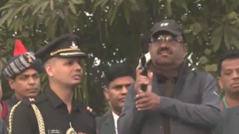 West Bengal: गवर्नर ने मैराथन की शुरुआत में फायर की पिस्टल, बाल-बाल बचे पास खड़े अधिकारी