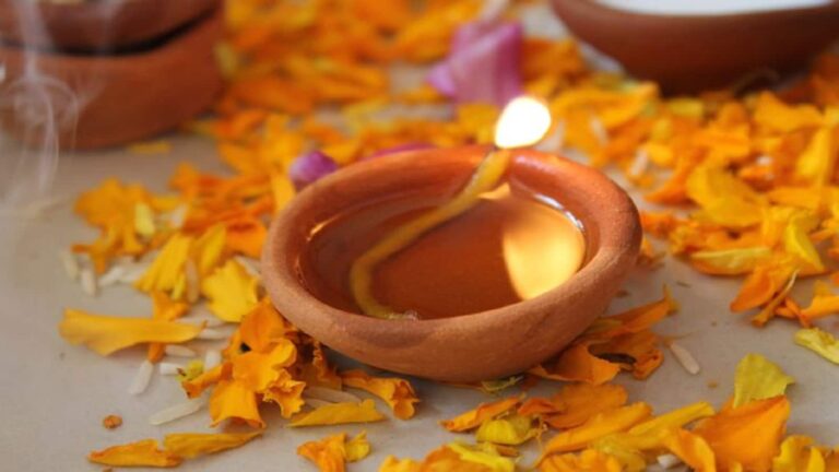 Paush Amavasya 2025 Upay: पौष अमावस्या के दिन पितरों का आशीर्वाद पाने के लिए करें ये उपाय