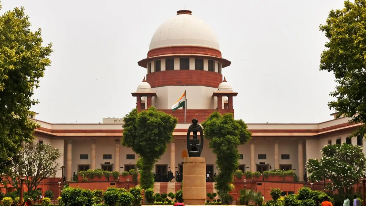 'पजामे की डोरी खींचना रेप नहीं', इलाहाबाद हाईकोर्ट के फैसले पर सुप्रीम कोर्ट ने लगाई फटकार; CJI सूर्यकांत बोले- ऐसी टिप्पणियां...