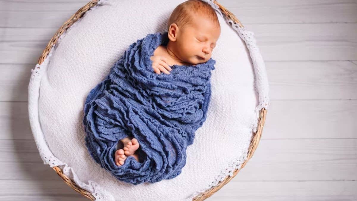 Modern Indian Baby Names: अपने नन्हे मेहमान के लिए ढूंढ रहे हैं यूनिक नाम? यहां देखें ट्रेंडिंग इंडियन बेबी नेम्स