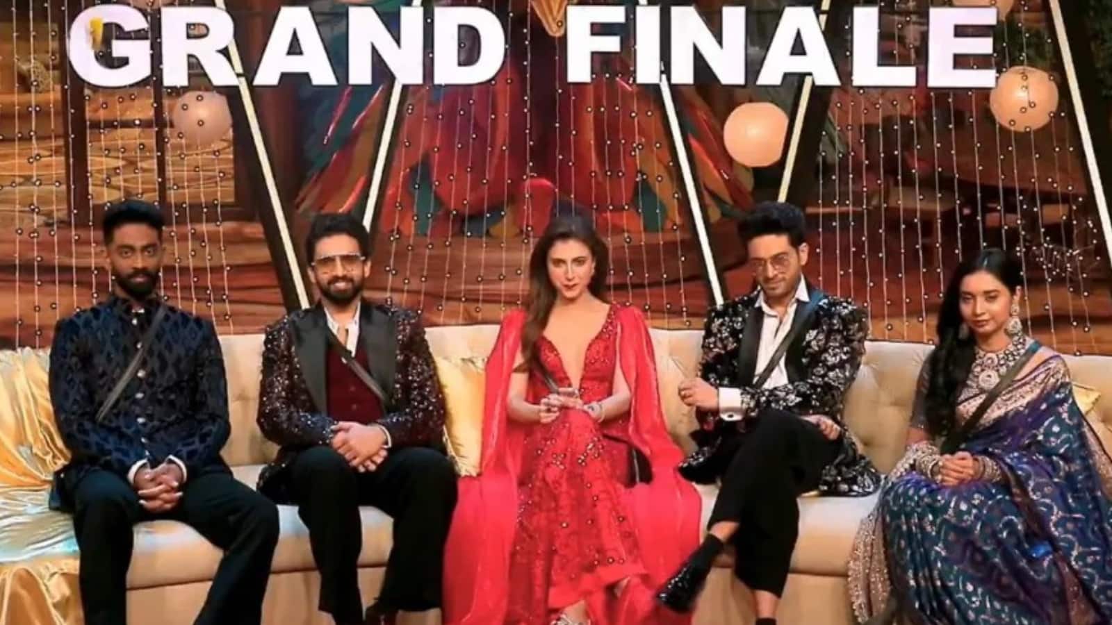 Bigg Boss 19 Winner Live Update: बिग बॉस 19 का ग्रैंड फिनाले हुआ शुरू, टॉप 5 से बाहर हुए अमाल मलिक