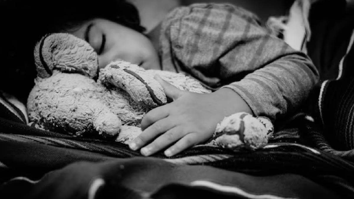 UP: ढाई साल के मासूम के गले में फंसी टॉफी, तड़प-तड़पकर तोड़ दिया दम, सैफे की मौत से सदमे में पूरा गांव