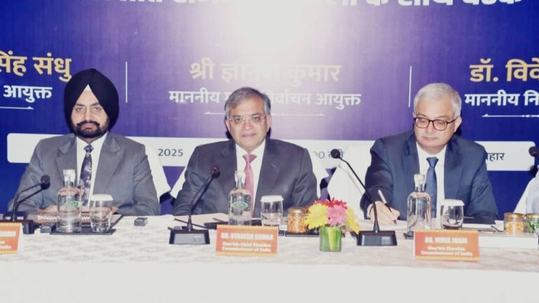 ECI Meeting: सड़क से लेकर सदन तक मचे बवाल के बीच SIR पर चुनाव आयोग की आज बड़ी बैठक,समयसीमा बढ़ाने पर हो सकता है फैसला