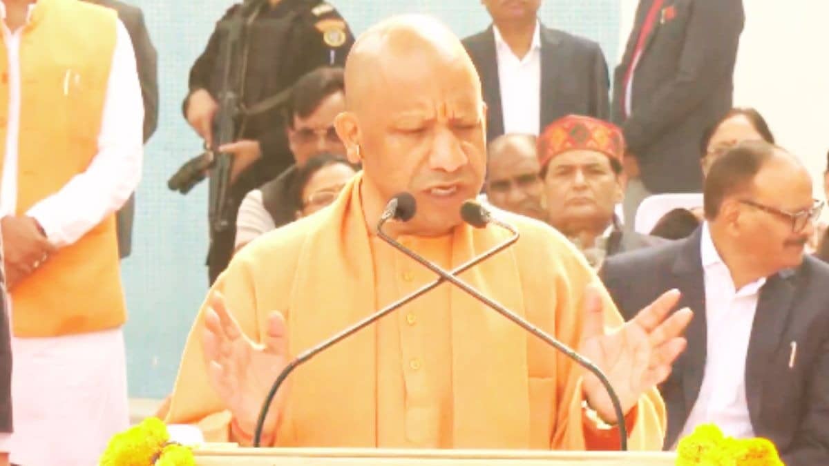 'J-K पंडित नेहरू के हाथों में था, उन्होंने उसे इतना विवादित कर दिया कि उग्रवाद-अलगाववाद...देश आभारी है PM मोदी का', CM योगी की दहाड़