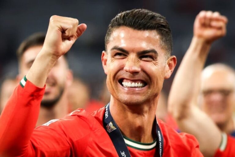 956 पर अटका है रोनाल्डो का आंकड़ा, पेशेवर फुटबॉल में मारना चाहते हैं 1000 गोल