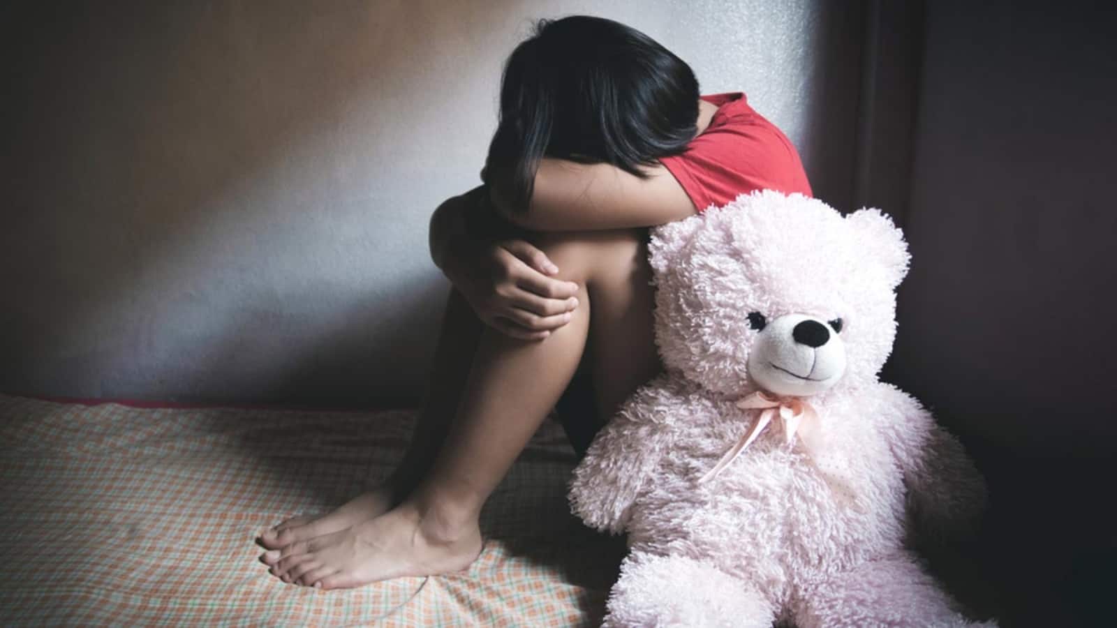 Delhi: छात्रा की डायरी से हुआ खुलासा, बताया कैसे रिश्तेदार ने किया 6 साल तक यौन शोषण?