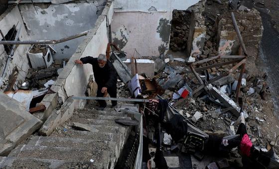 ग़ाज़ा में सर्दी व बारिश से जटिल हालात में सहायता आपूर्ति जारी