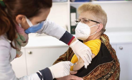 कोविड-19 अब भी गम्भीर संक्रमण की वजह, मगर वैक्सीन एक कारगर बचाव उपाय