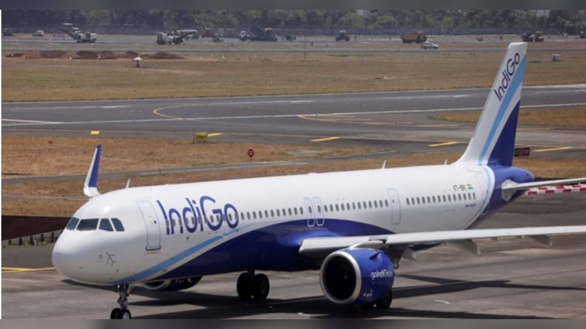 IndiGo Flights Delay: इंडिगो की कई फ्लाइट्स घंटों लेट, तो कई हुई रद्द, दिल्ली-मुंबई-बेंगलुरु एयरपोर्ट पर अफरा-तफरी, कंपनी ने मांगी माफी