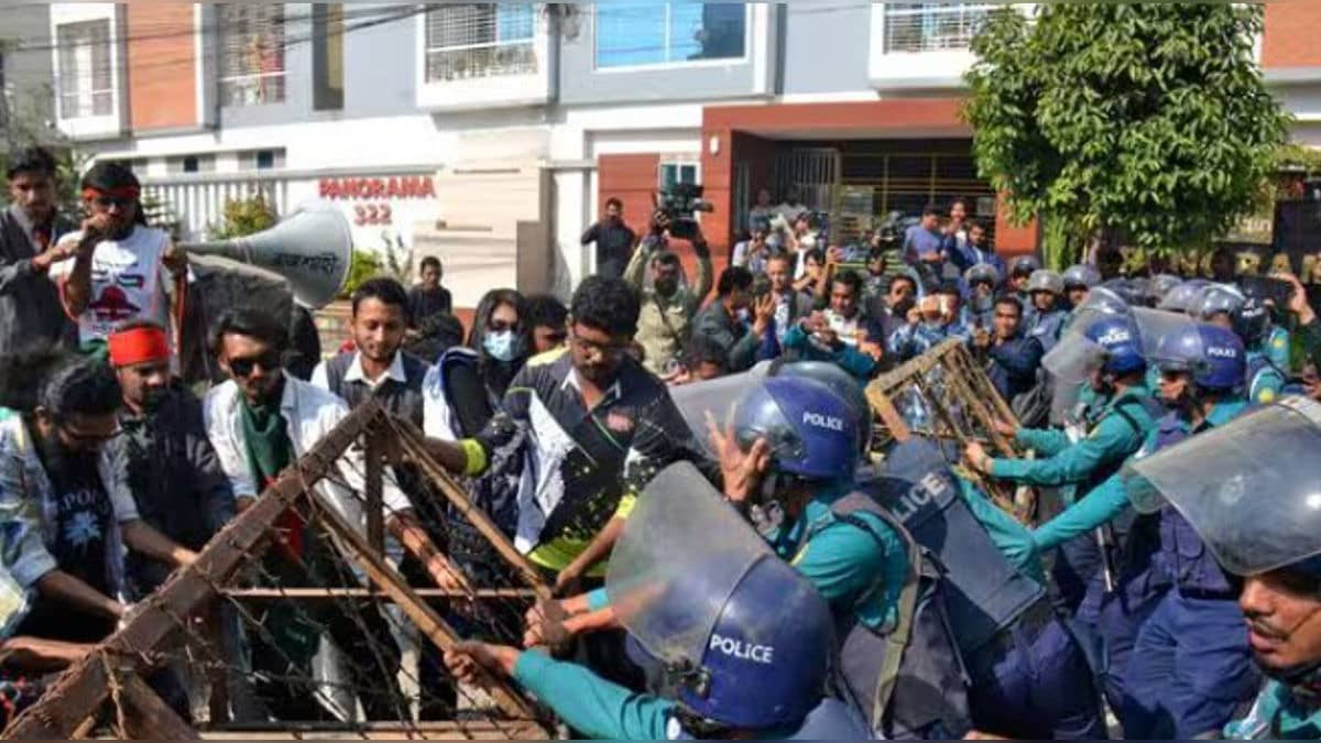 बांग्लादेश में बवाल के बाद भारत सरकार का बड़ा ऐलान, अनिश्चितकाल के लिए बंद की गई ये सेवाएं; सुरक्षा भी बढ़ाई