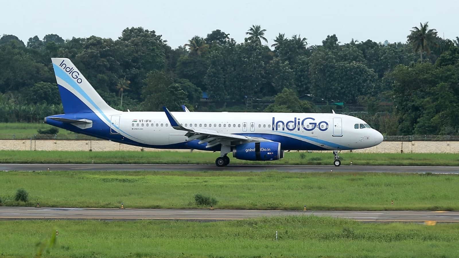 IndiGo Share Price: सेंटिमेंट बिगड़ने से 7% तक गिरा इंडिगो का शेयर, ब्रोकरेज ने घटाया प्राइस टारगेट