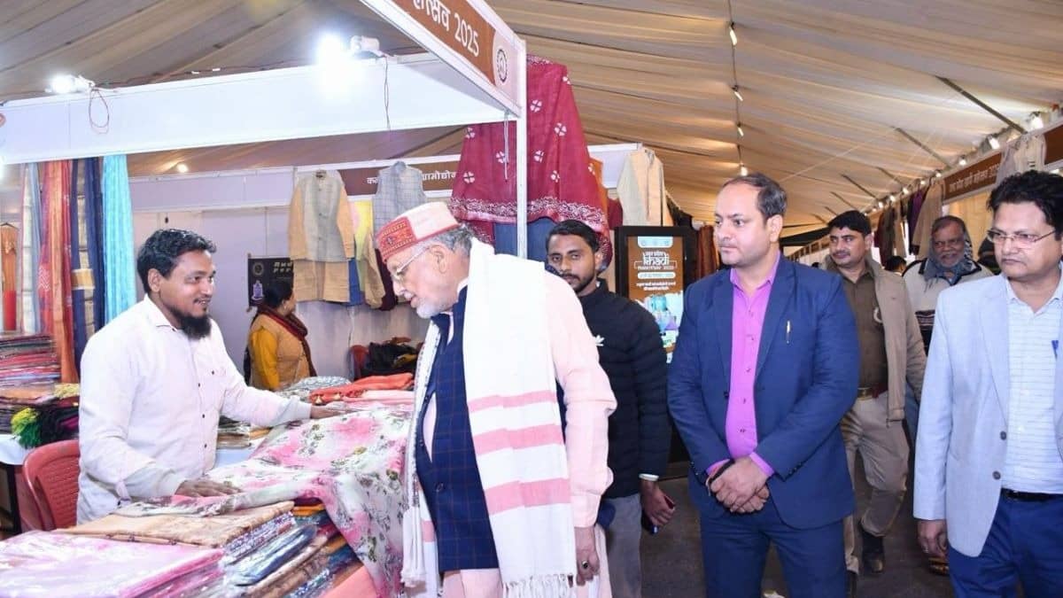 खादी महोत्सव में रिकॉर्ड ₹3.20 करोड़ की बिक्री, पिछले साल से 42% ज्यादा; युवाओं में बढ़ी लोकप्रियता