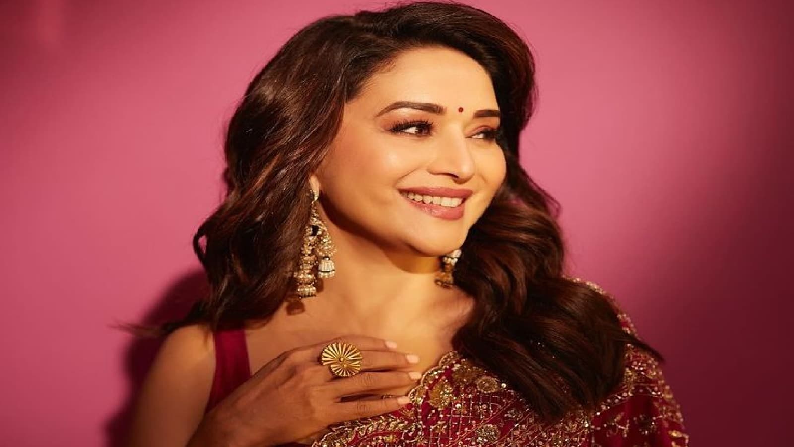 Madhuri Dixit: बॉलीवुड में एक्टर के मुकाबले एक्ट्रेस को मिलती है कम फीस? अब माधुरी दीक्षित ने कही ये बात