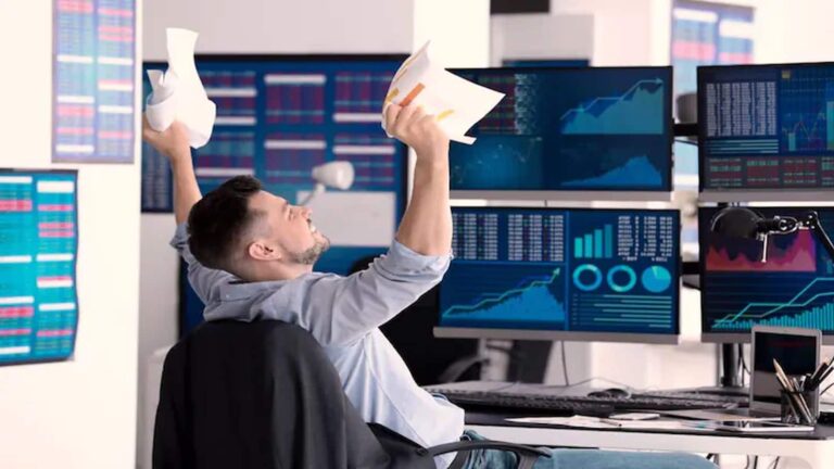 मोतीलाल ओसवाल की वेल्थ क्रिएशन स्टडी में डिफेंस और कैपिटल गुड्स कंपनियां सबसे आगे, बैंकिंग और फाइनेंस भी टॉप लिस्ट में