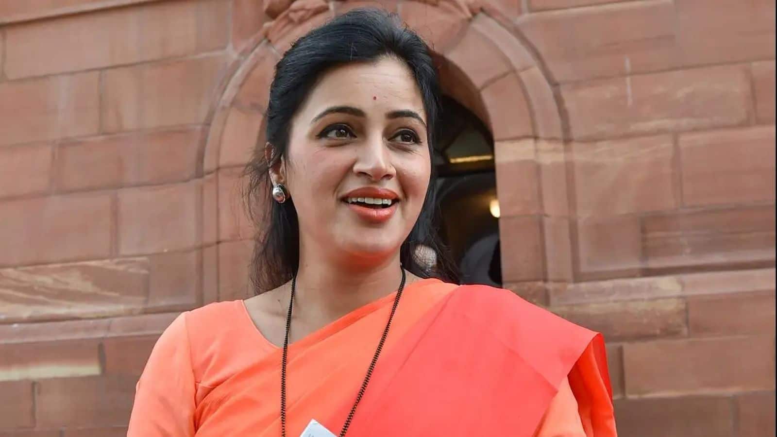 Navneet Rana: 'उनकी 4 पत्नियां और 19 बच्चे हैं, हिंदुओं को भी 4 बच्चे पैदा करना चाहिए'; नवनीत राणा ने की हिंदुस्तान बचाने की अपील