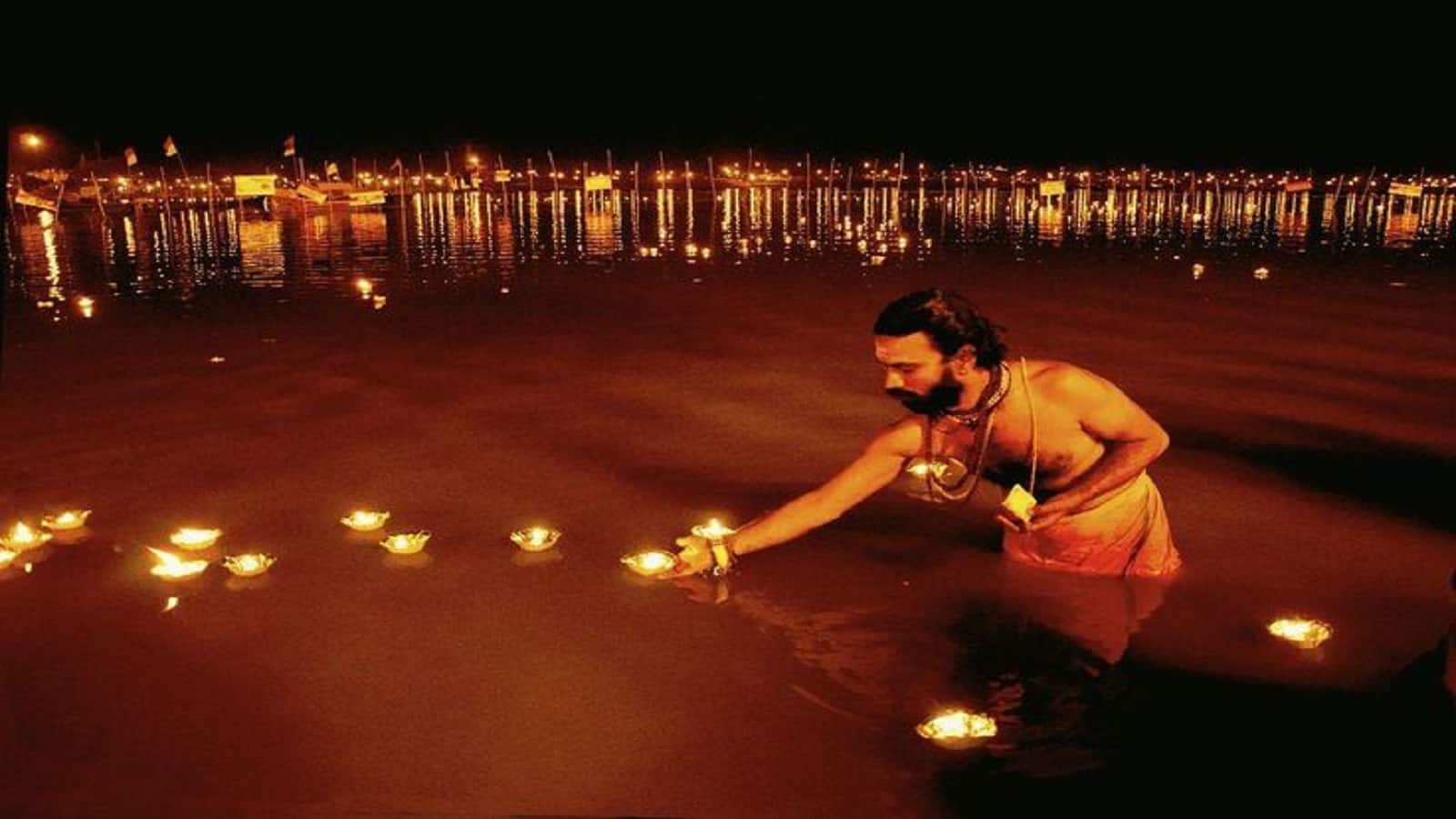 Paush Purnima 2026: पौष पूर्णिमा की सही तारीख जानिए, इस दिन सफेद मिठाई दान करने से किस दोष से मिलती है मुक्ति?