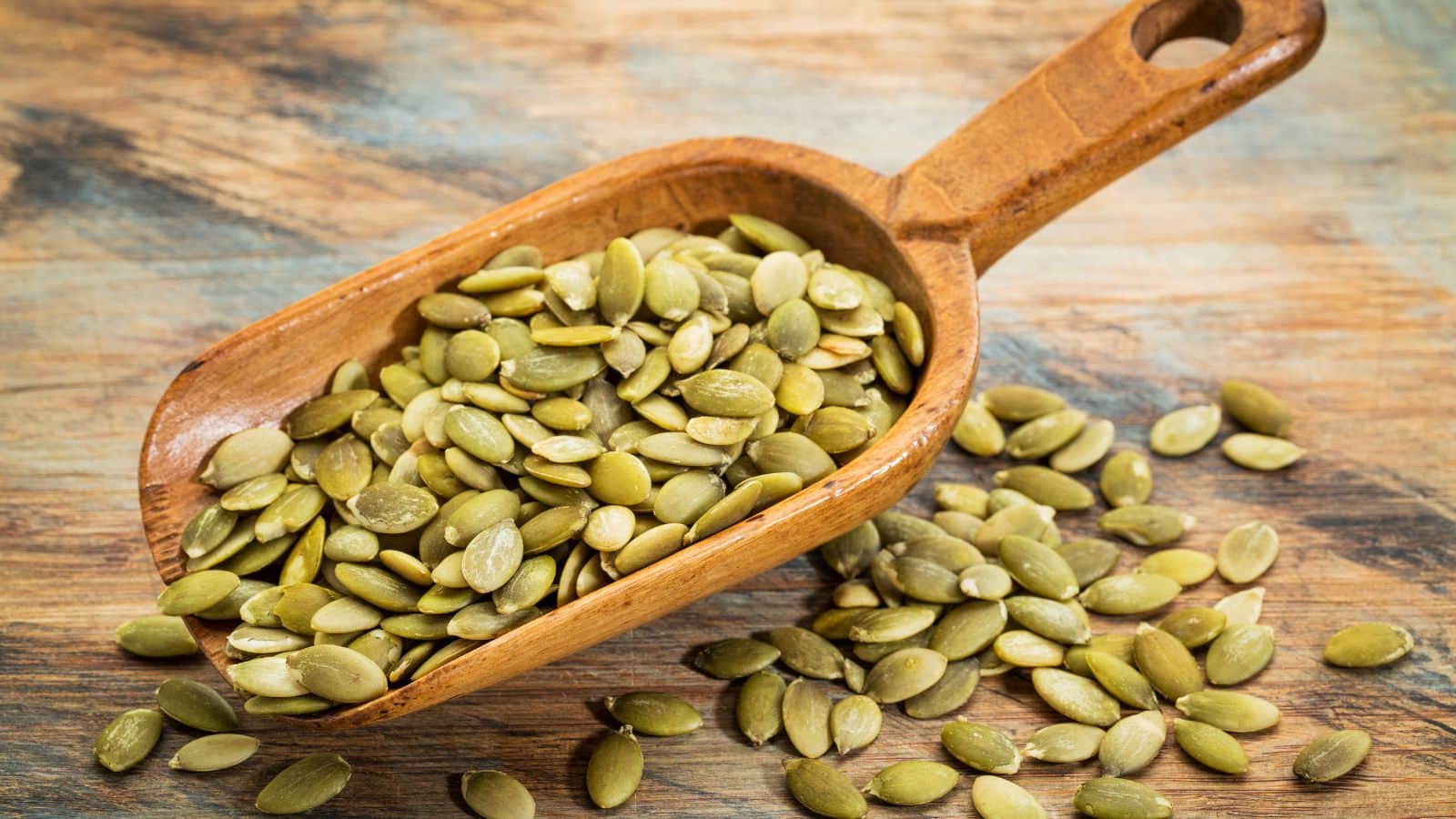Pumpkin Seeds: कद्दू के बीज से तेजी से घटेगा वजन, इन 5 हेल्दी स्नैक्स को सही समय पर करें शामिल