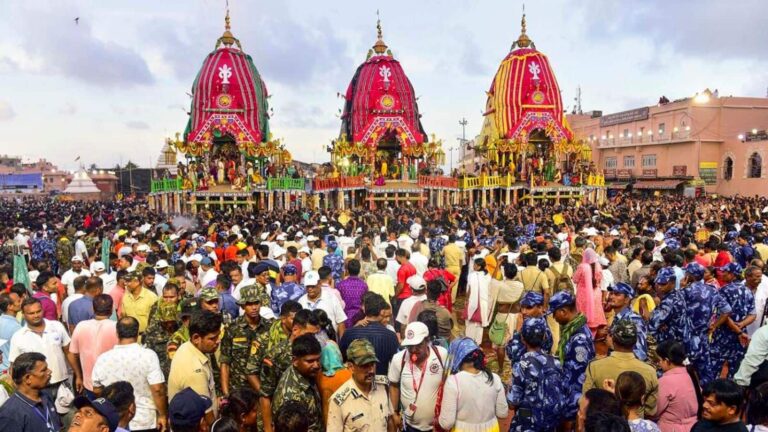 Jagannath Temple: पुरी में New Year की तैयारियों के बीच श्रद्धालुओं की भीड़, प्रशासन ने तैनात किए 60 प्लाटून फोर्स