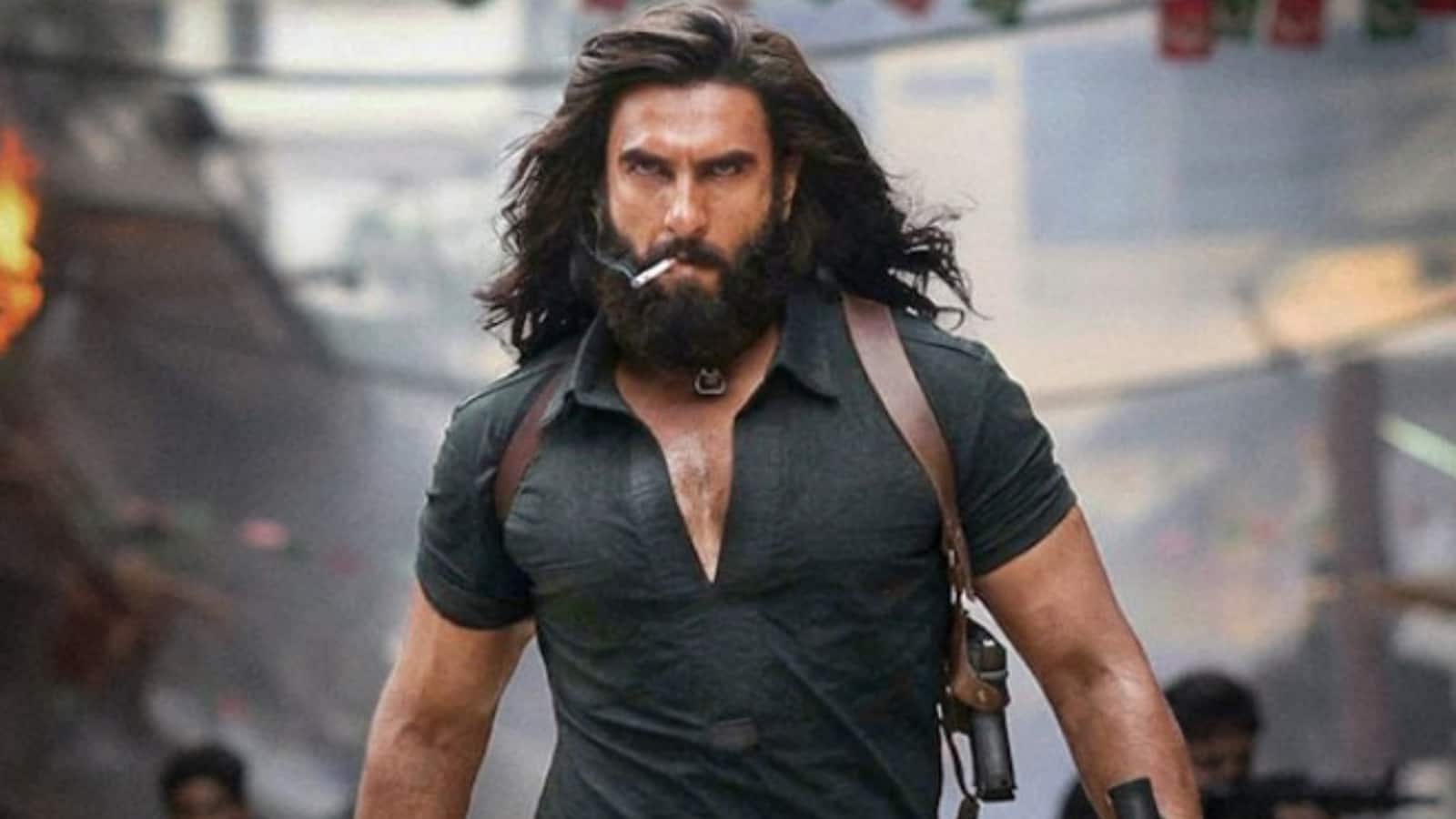 Dhurandhar Box Office Collection Day 8: आदित्य धर की फिल्म ने ऋतिक रोशन स्टारर 'वॉर 2' को भी पछाड़ा, इतना कर लिया कलेक्शन