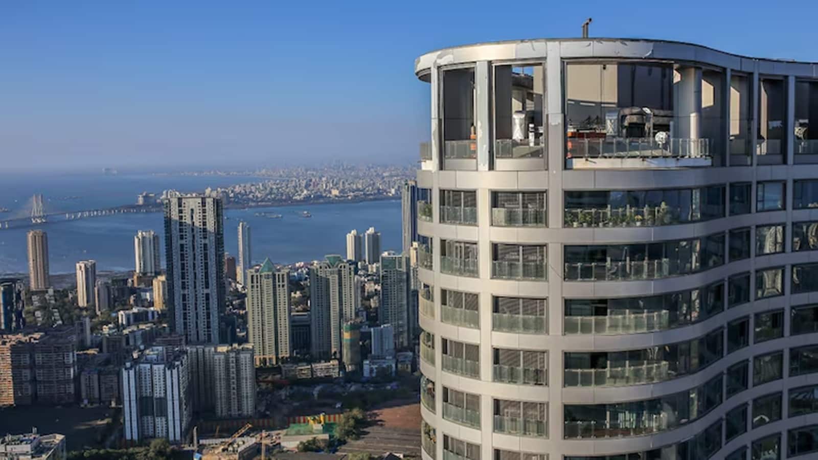 Realty stocks : एक मुश्किल भरे साल के बाद, क्या दिसंबर रेट कट से मंदी में चल रहे रियल्टी स्टॉक्स का सुधरेगा मूड?